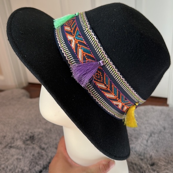 MadeInItaly Intrend by MaxMara Accessories Felt Fedora with Embroidered Ribbon. - Picture 10 of 14